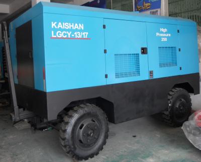 China Oil lubricated portable screw air compressor for road construction 9m3/min LGCY-9/14 for sale