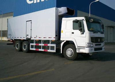 China 25 toneladas de SINOTRUK refrigeraron el camión LHD 6X4, camión de la comida de la caja del refrigerador en venta