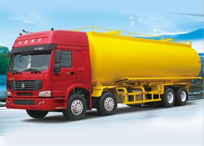 Chine Saupoudrez le camion de réservoir en vrac matériel SINOTRUK HOWO 371HP 8X4 RHD 36-45CBM ZZ1317N4667W à vendre