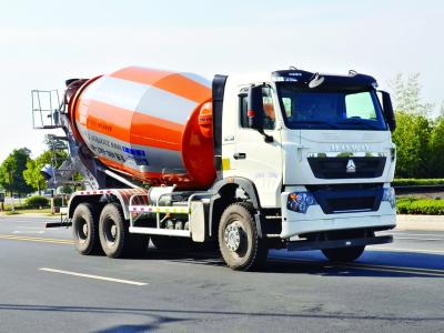 China ISO Concrete Mixer Truck With Pump , Mobile Industrial Concrete Mixing Equipment for sale