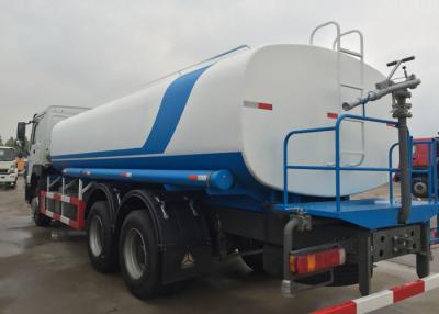 Chine Arrosez arroser le camion de réservoir SINOTRUK HOWO LHD 6X4 18CBM pour la pulvérisation de pesticide à vendre