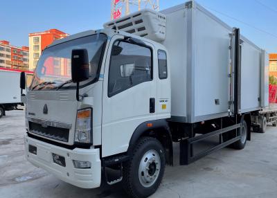 China HOWO 4×2 5-10 Ton Small Refrigerated Box Truck Low Energy Consumption for sale
