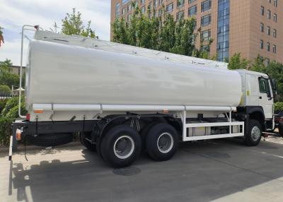 China Sinotruk Howo 25CBM Oil Tank Truck 10Wheels 400Hp 6 × 4 Multiple Compartments en venta