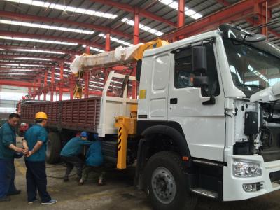 China Telescopic Boom Truck Mounted Crane / 12 Tons Cargo Mounting Crane ZZ1257M4341W for sale