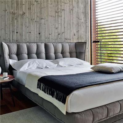 中国 Frosted Fabric King Size Upholstered Bed Headboard Hotel Bedroom Bed 販売のため