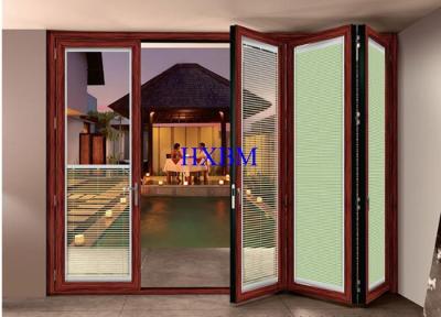 China Puertas de plegamiento interiores del balanceo inferior, puertas deslizantes plegables del aluminio del multicolor en venta