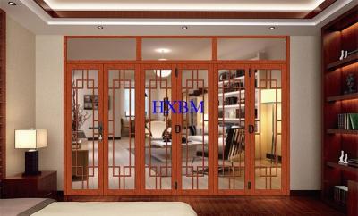 China Puertas de madera revestidas de aluminio del aislamiento sano, puertas plegables de aluminio del patio del marco fuerte en venta
