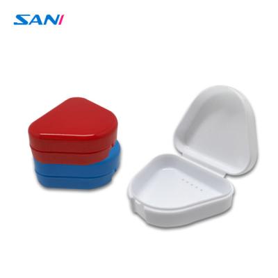 Chine Caisse blanche de stockage de dents fausses, boîte de rangement résistante à hautes températures de dentier à vendre