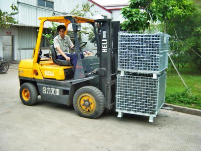 China Cajas de amontonamiento plegables galvanizadas sumergidas calientes de la malla de alambre para el transporte en venta