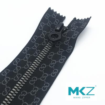 China Black Embroidered Zipper Corn Tooth Open-end Metal Zipper for sale