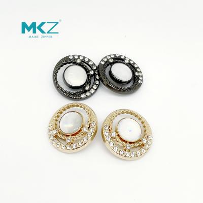 China Reflective Color Synthetic 36L 23mm Diamond Buttons for sale