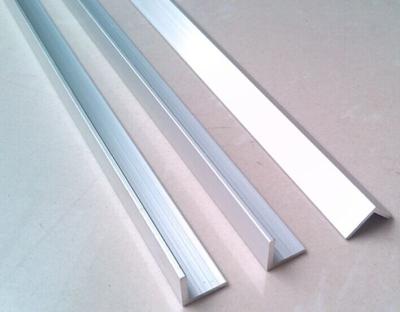 中国 企業の造るアルミニウム放出のプロフィールの平鋼格子6063のアルミニウム角度棒 販売のため