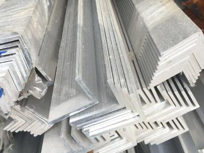 Chine JIS gigaoctet faciles installent l'équilibre en aluminium de bordure de tuile de norme d'équilibre de coin de tuile de forme d'angle à vendre