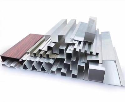 China o alumínio ondulado grosso de 5-30mm almofada a parede de cortina de alumínio do painel do revestimento do PE à venda