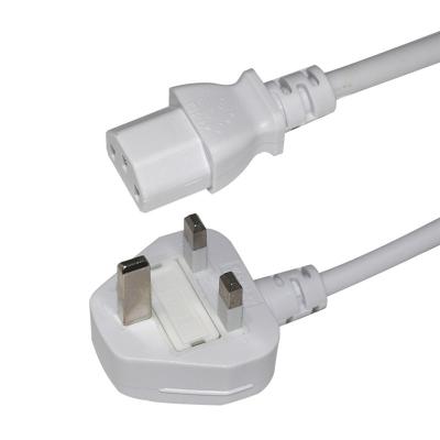 China Británicos fundieron el cordón IEC320 C13 del cable de fuente de alimentación de 3 dientes al ENCHUFE BS1363 de Reino Unido en venta