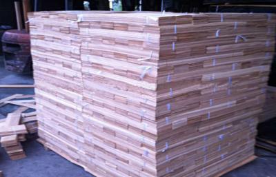 China Sliced Cut Red Oak Veneer Sheets Floor Face ,  Fine Straight for sale