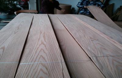Chine Stratifiés de coupe de couronne de chêne rouge pour des meubles, bordure foncée à vendre