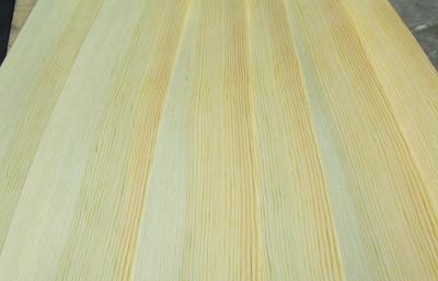 China 0.45 mm Yellow Pine Quarter Cut Veneer With Fine Straight Grain for sale