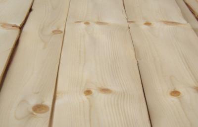 China 0.45 mm Yellow Knotty Pine Quarter Cut Veneer With Crown Grain for sale
