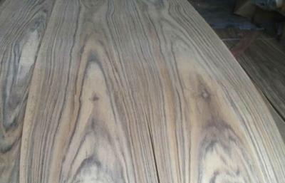 China African Natural Crown Cut Teak Veneer With Black Triped Texture for sale