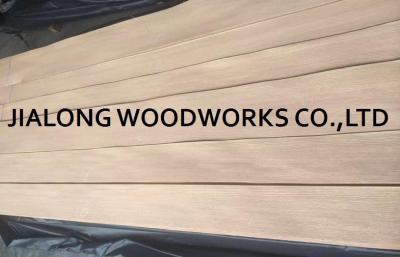 China Quarter Cut Natural Red Oak Veneer Sheets 2.5m Length For Plywood for sale