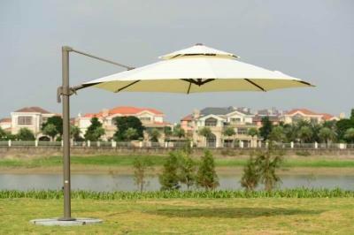 Chine Grand double parapluie en aluminium blanc de patio parasol en porte-à-faux de 3,5 M avec la base lourde de granit à vendre