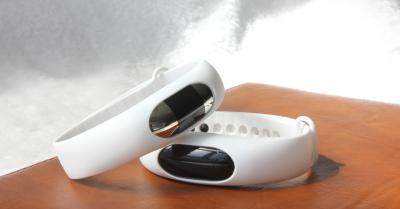 Chine Exercice de bracelet de forme physique de Bluetooth de traqueur d'activité de bracelet de podomètre dépistant des dispositifs à vendre