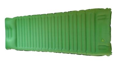 China Sacos-cama infláveis de nylon verdes feitos sob encomenda portáteis da montanha do colchão de ar 40D de 190*65CM TPU construídos na bomba de pé à venda