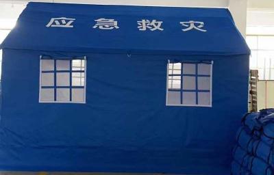 중국 야외 2*3M 재난구호 텐트 푸른 폴리에스테르 옥스퍼드는 스틸 튜브 덮개를 페인트를 칠했습니다 판매용