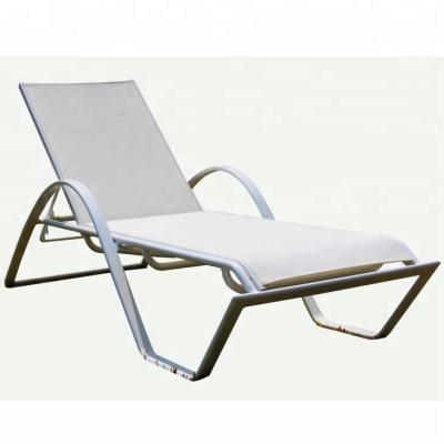 Cina Chaise-lounge piegante leggera bianca piegante accatastabile della spiaggia dell'anti ruggine della sedia di salotto della spiaggia in vendita