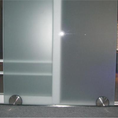 China Porta de celeiro de vidro Sem moldura geada do deslizamento interior com hardware Kit And Door Handle à venda