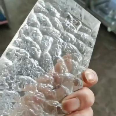 Chine Tailles multiples adaptées aux besoins du client et fonte chaude Crystal Brick Glass Block de couleurs à vendre