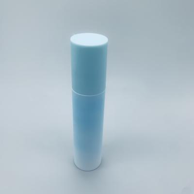 China Empacotamento cosmético da garrafa mal ventilada azul da bomba da loção dos PP para a essência da loção à venda