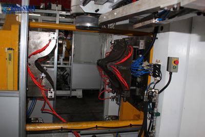 Chine Machine automatique de soufflage de corps creux d'extrusion de 12 T faisant le jouet de plastique de HDPE de LDPE à vendre