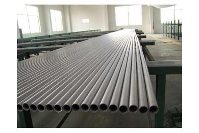 中国 合金鋼の継ぎ目が無いボイラー熱交換器の管ASTM A213/213Mの標準 販売のため