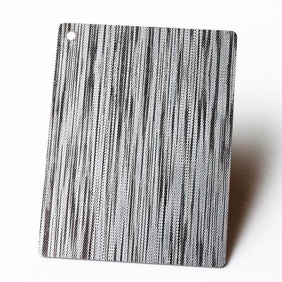 China Geprägte 0,7 mm Edelstahlplatte Streifen Textur 2B BA Nr.4 Dekorative Wandverkleidung zu verkaufen