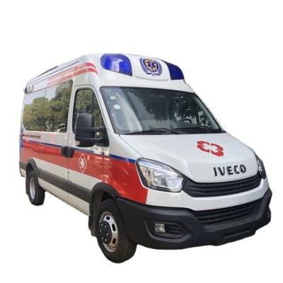 中国 ディーゼル燃料のタイプICUの中型の義務の救急車のイヴェコ移動式4*2の病院 販売のため