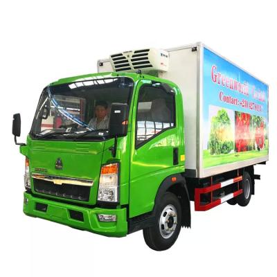 Chine HOWO 4x2 a frigorifié Van Truck/fruits de mer 5 Ton Loading Truck à vendre