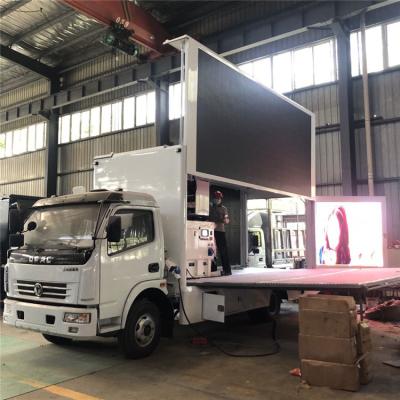 China O caminhão móvel de Dongfeng conduziu o veículo móvel da propaganda do diodo emissor de luz da exposição 4x2 impermeável para exterior à venda