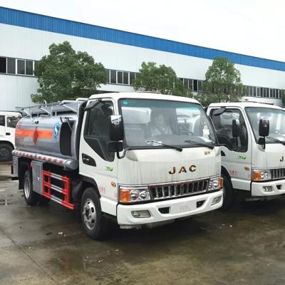 China 5 Ton Small Oil Fuel Tank-Vrachtwagen 90km/H 5000L JAC Carbon Steel Te koop