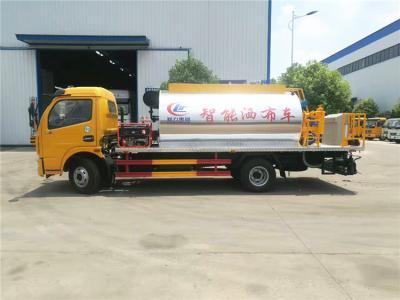 China 6m3 4x2 Asphalt Distribution Truck, camión calentado del rociador del betún en venta