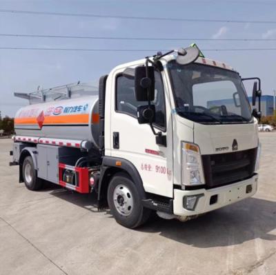 China 5m3 Mobile Fuel Tank Dispenser Truck 5000L SINOTRUK HOWO Oil Bowser Truck Te koop