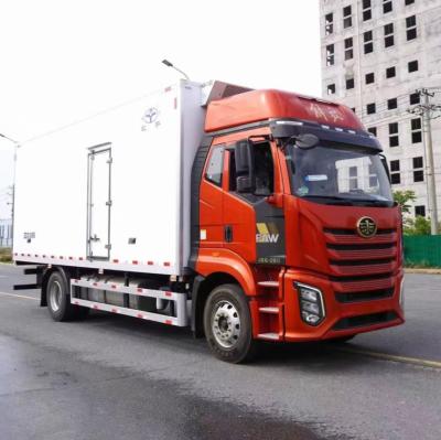 中国 FAW 10トンのリーファーのトラックの冷蔵室のヴァンTruck Forの野菜およびフルーツ 販売のため