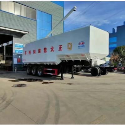 Chine 12m semi-remorque de fourrage en vrac Direction hydraulique de puissance de conduite Camion de transport d'aliments pour animaux Pour le transport des aliments pour animaux à vendre