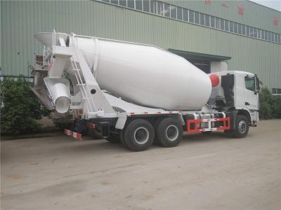 China High Performance Euro 3 Concrete Truck With 9726ml Displacement For Smooth Operations en venta
