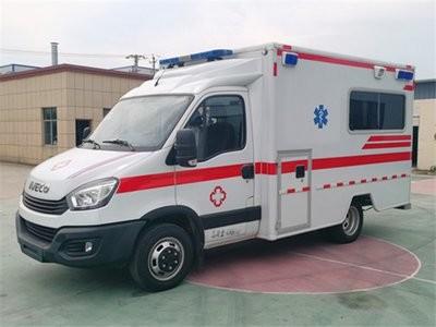 China 3300 Gross Vehicle Weight 4x4 Emergency Ambulance Car With Manual Transmission Type à venda