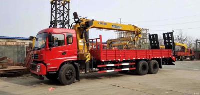 China Rechte 4-arm telescopische boom truck gemonteerde kraan voor 8,25R20 band en 90 Km/h maximale snelheid Te koop