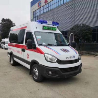 China Iveco Ambulance 2800 mm Carrinhas de ambulância de base de rodas com 90 kW de potência nominal e 3550 kg de peso bruto à venda