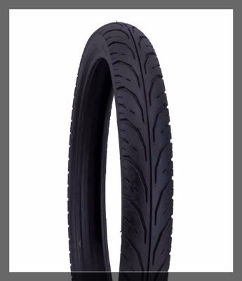 Chine 100/80-17 pneu 43L de tube du pneu 6PRTT 6PRTL de moto de rue de la route 110/70-17 J621 à vendre