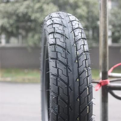 Chine Pneu en caoutchouc 3.00-10 J820 de scooter de moto d'OEM pneus broyés du noir sans chambre de boue de 6 PAIRES à vendre